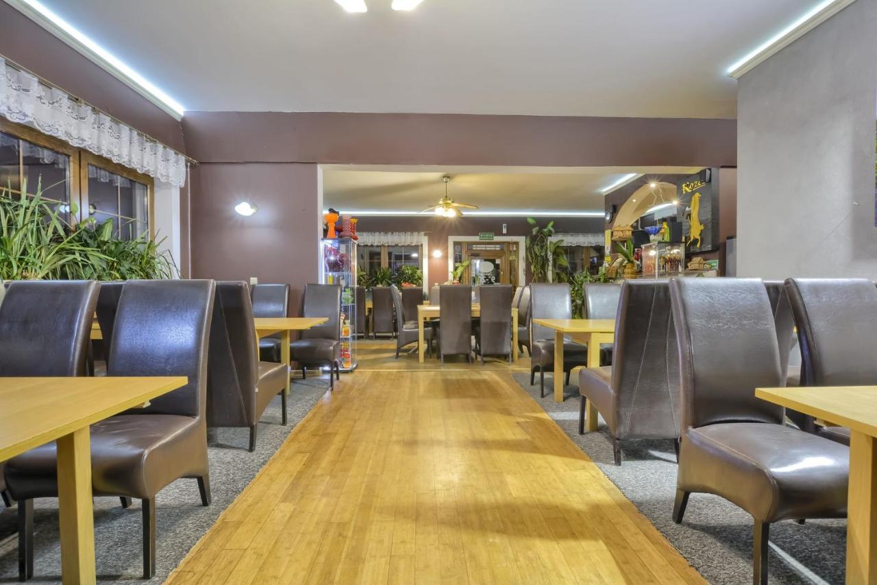 Zajazd Karlow Restauracja & Pokoje Goscinne Esterno foto
